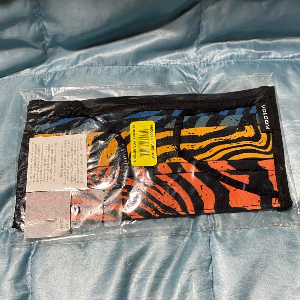 NWT Volcom mask. Retail $15